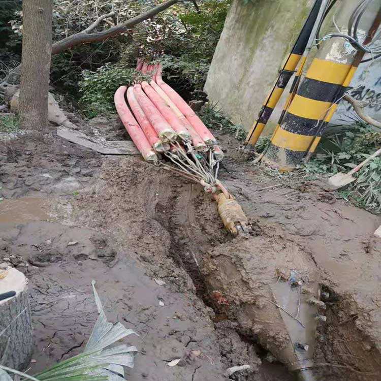 鄂州岩石拖拉管